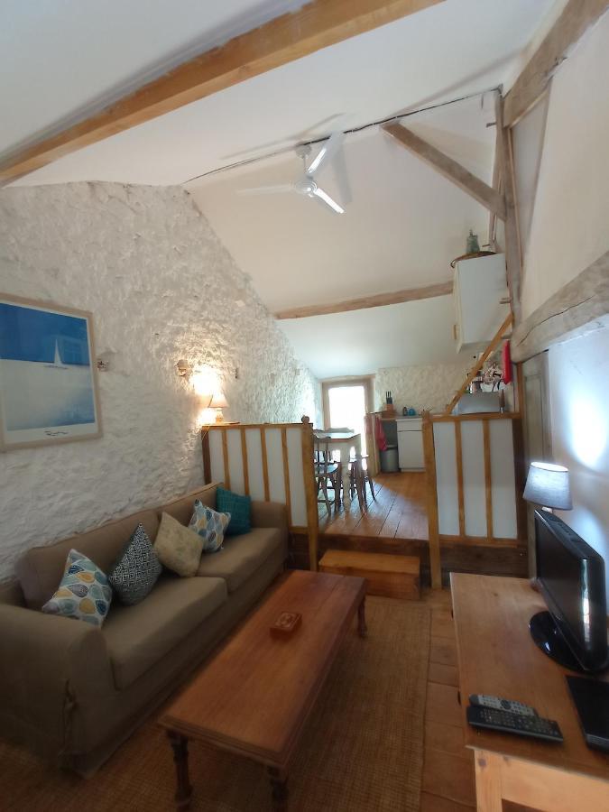 Apartmán Ecurie Le Buguet Saint-Antoine-Cumond Exteriér fotografie